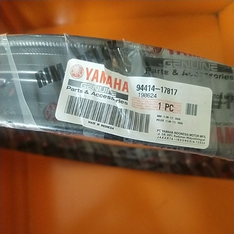 LINGKAR VELG 140X17 HITAM ORIGINAL YAMAHA