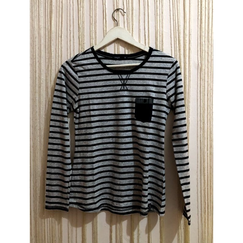 baju wanita/pakaian wanita preloved by x-eight