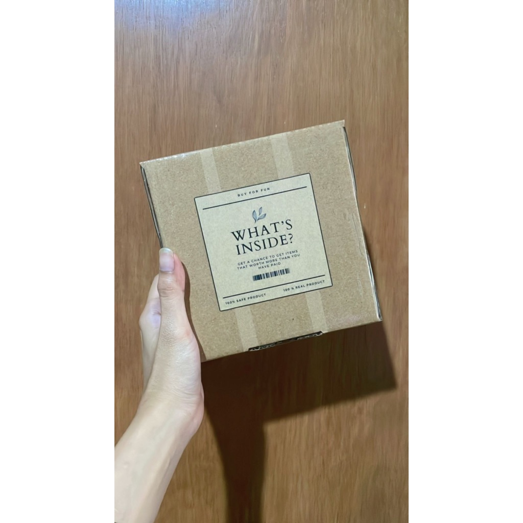 

What's Inside Box Ukuran P (15,5 cm) x T (16 cm) x L (5,5 cm)