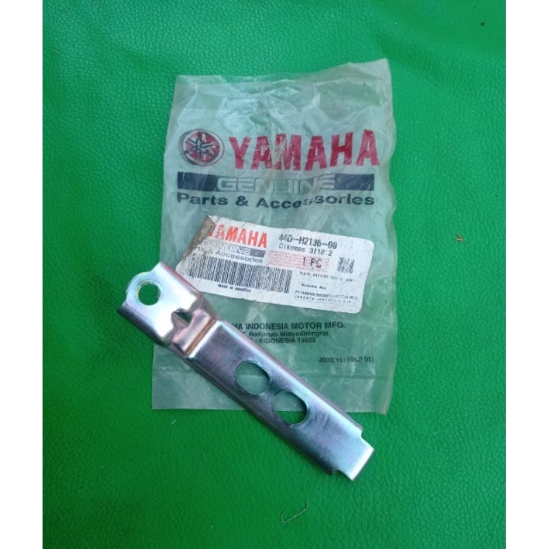 Plat penutup rumah aki accu Yamaha Xeon karbu original