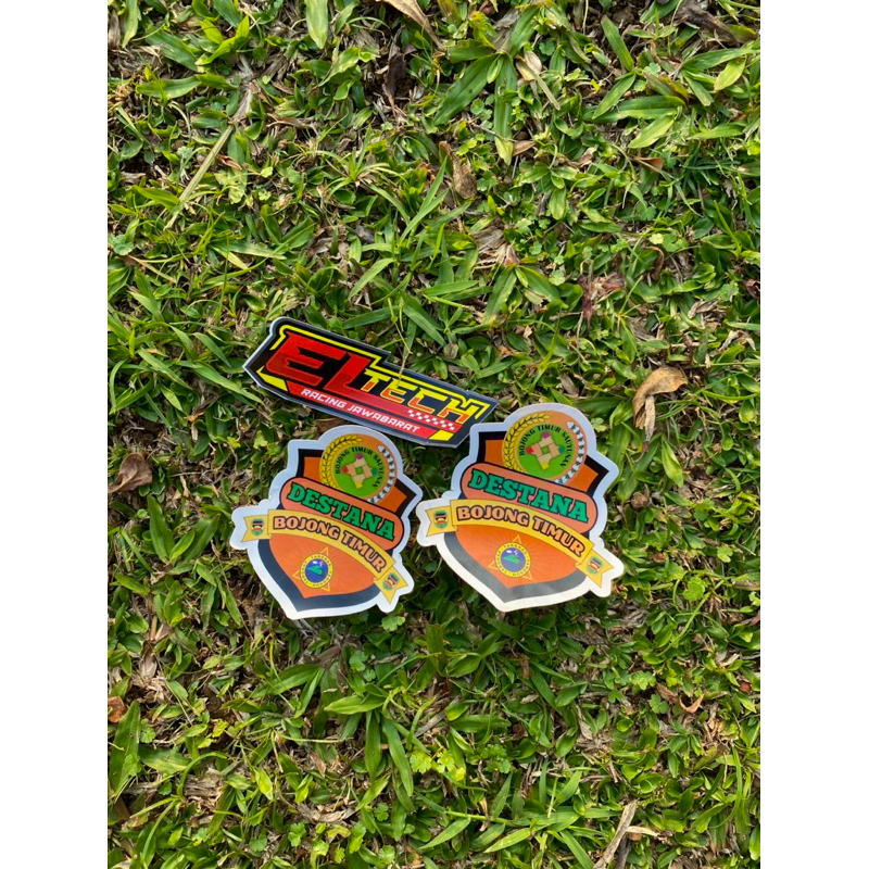 

Sticker Die Cut Custom Bahan Vinyl Anti Air