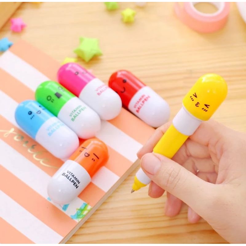 

Pena Vitamin Pulpen Mini Emoticon Pill Obat / Emo Medicine Bolpen Kapsul Lucu / Pena Souvenir