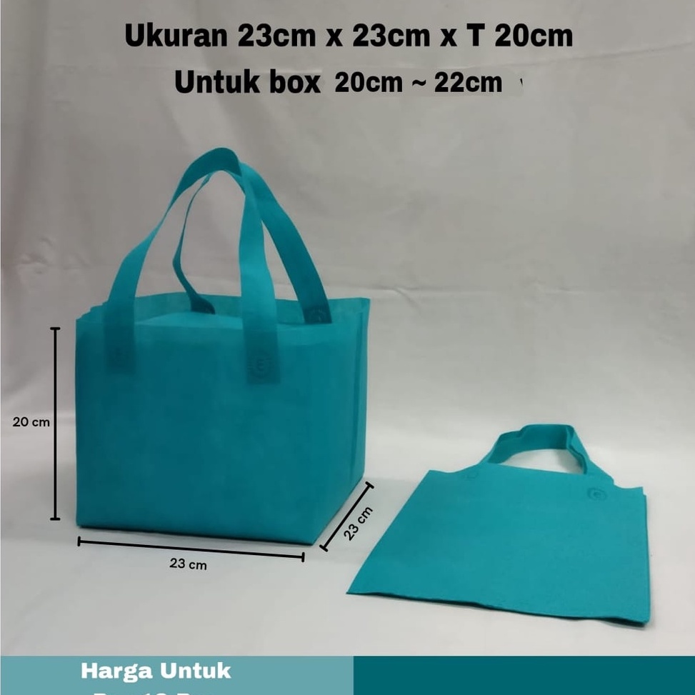 

Tas Spunbond Kotak Ukuran Luar 23cm x 23cm x T2cm Untuk Box 22x22 cm