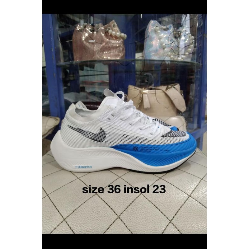 Nike vaporfly biru