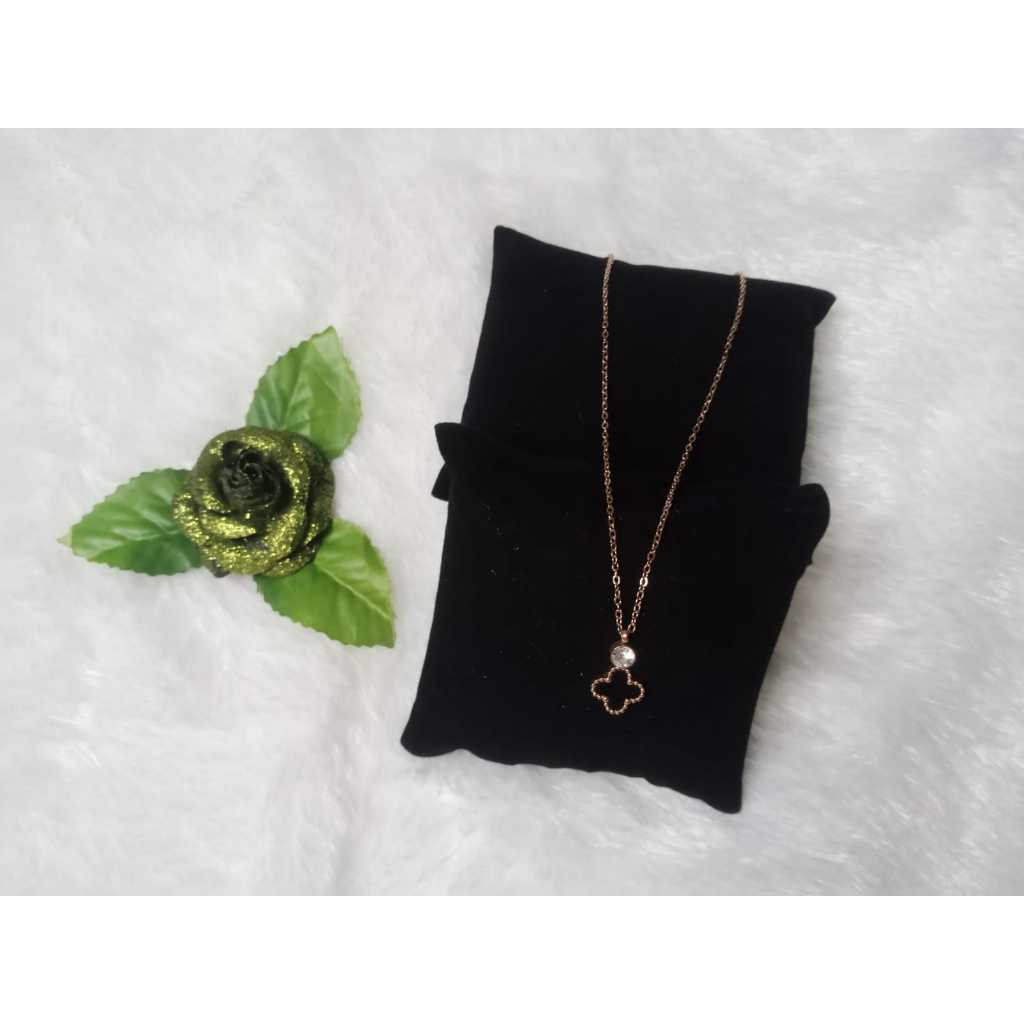 KALUNG MUTIARA CLOVER HITAM