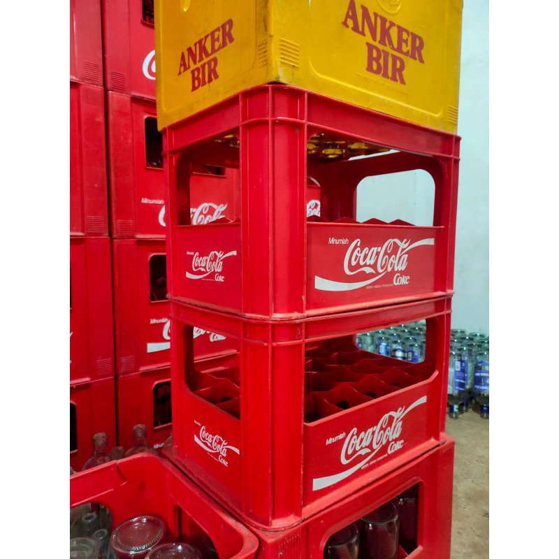 

KRAT BEKAS COCA-COLA KECIL ISI lubang 24