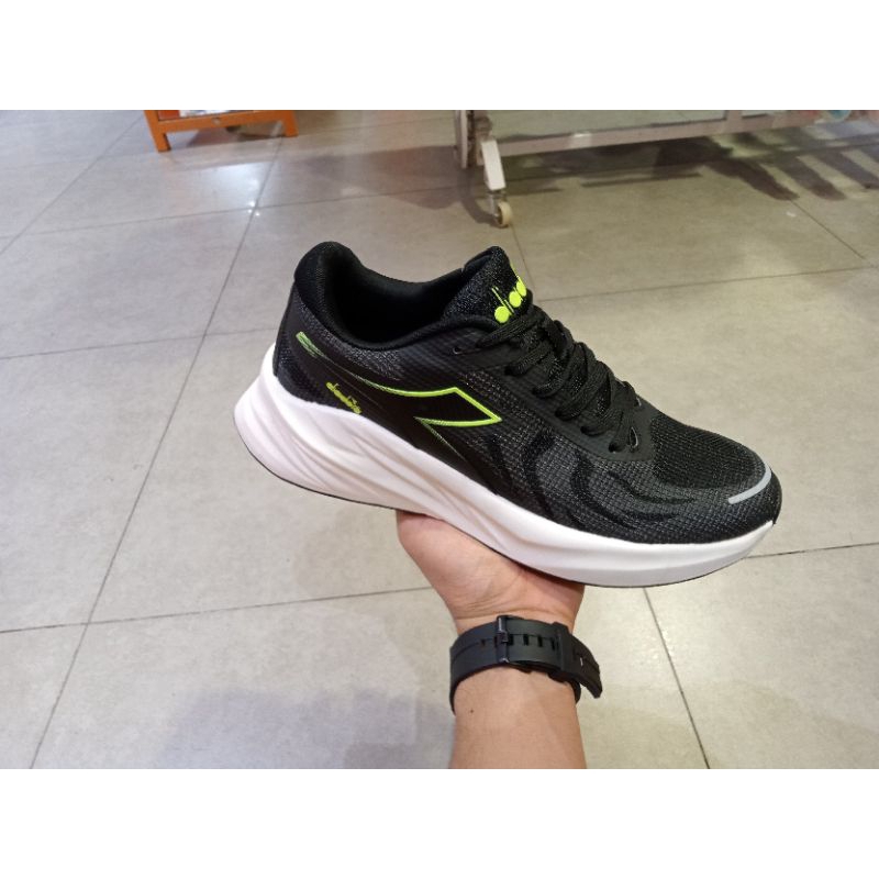 Sepatu lari pria Diadora original/Diadora Manuela men's running shoes black