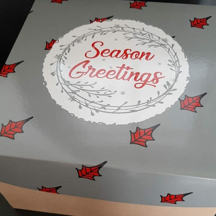 

Box Kota Kemasan Kue Tart Bolu Kukue Lapis Legit Dus Hampers Kado Motif Season Greeting 30cm