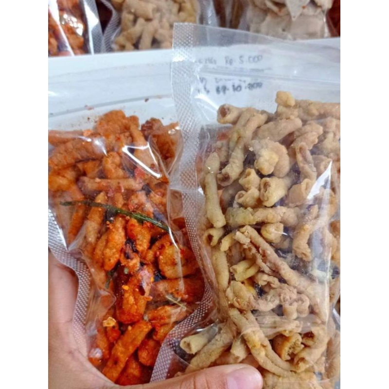 

100gr Keripik Usus crispy pedas daun jeruk
