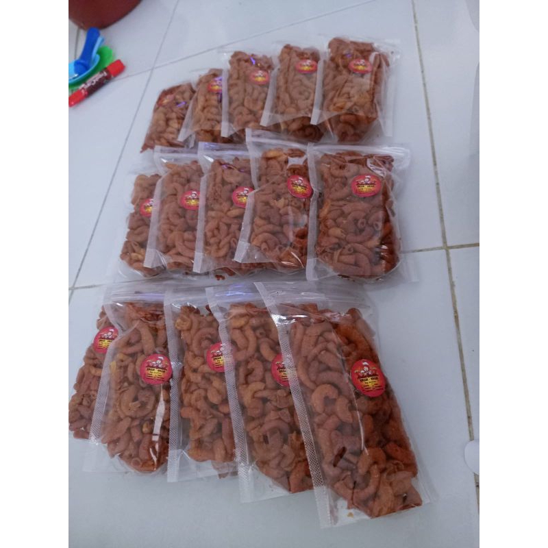 

Makaroni pedas daun jeruk cemilan pedas 100gram