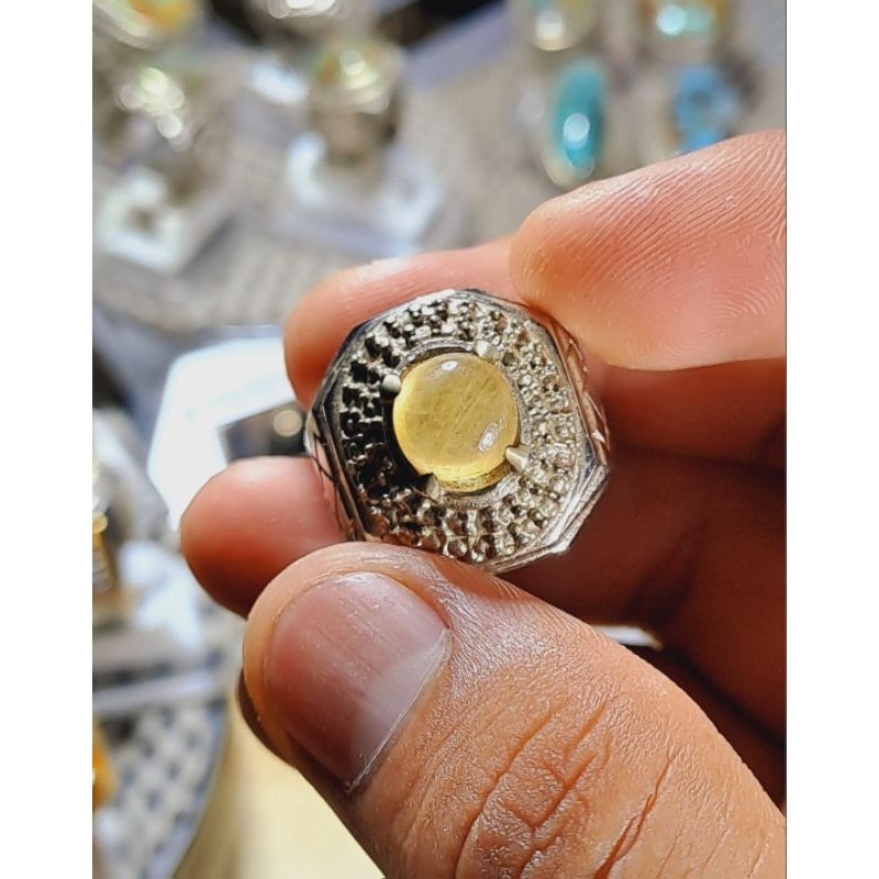 batu yellow sapir