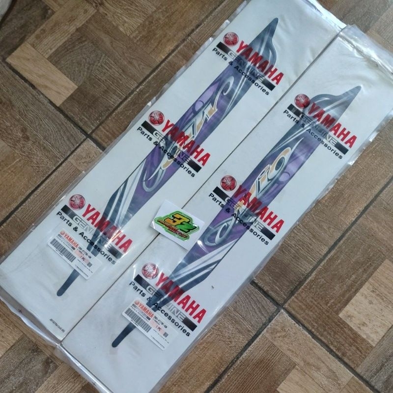 Stiker striping grafik body bodi belakang atas Mio Sporty Smile 28D hitam ungu black mx 2010 origina