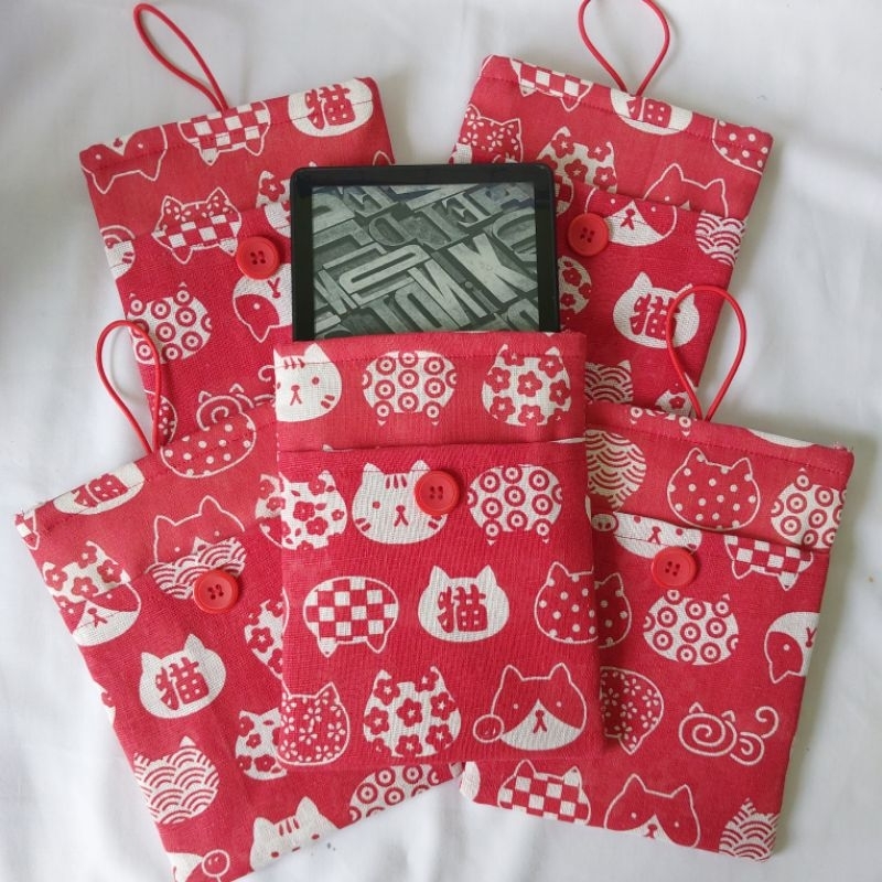 

Book Sleeve Kindle | Kantong Kindle Kain | Pouch Kindle - Motif Kucing Merah