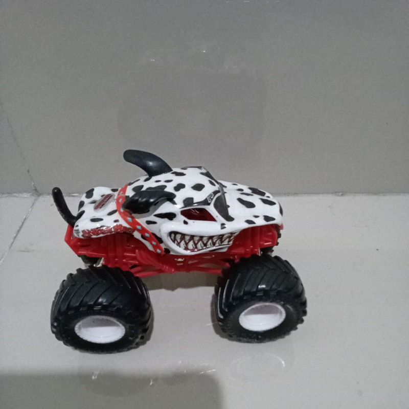 monster mutt dalmatian monster jam loose