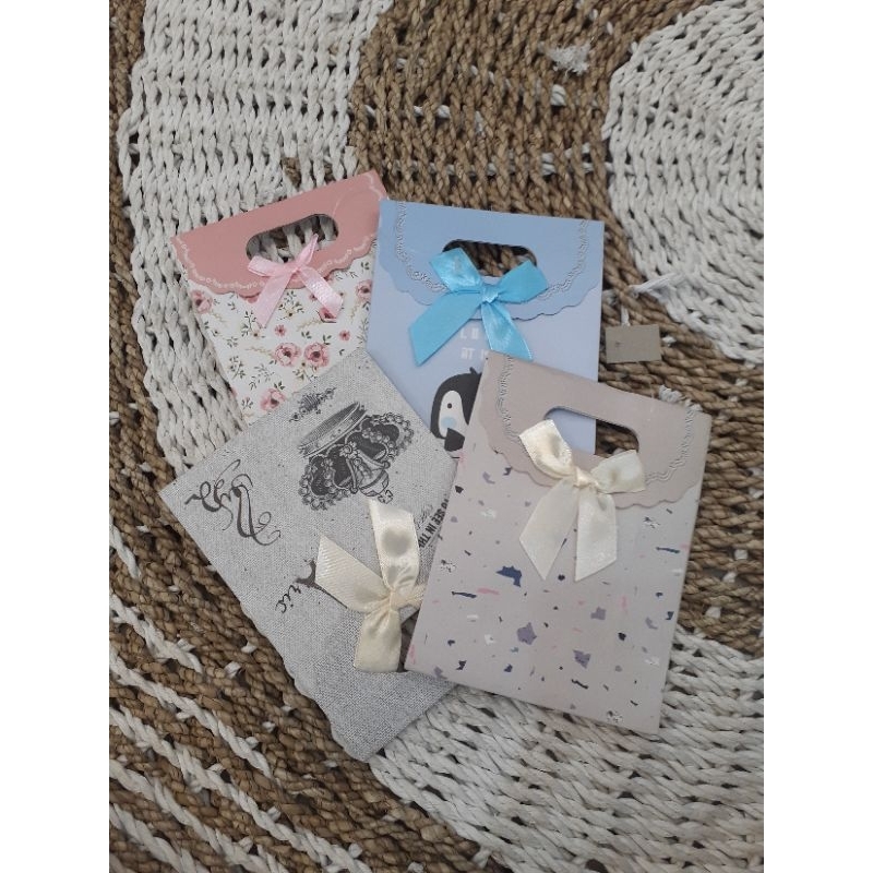 

Paper bag motif / Goodiebag motif / Premium paper bag