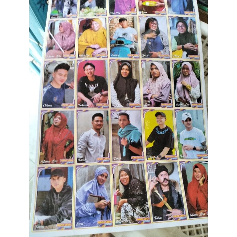 1lembar stiker Labubu dan Mama Lela