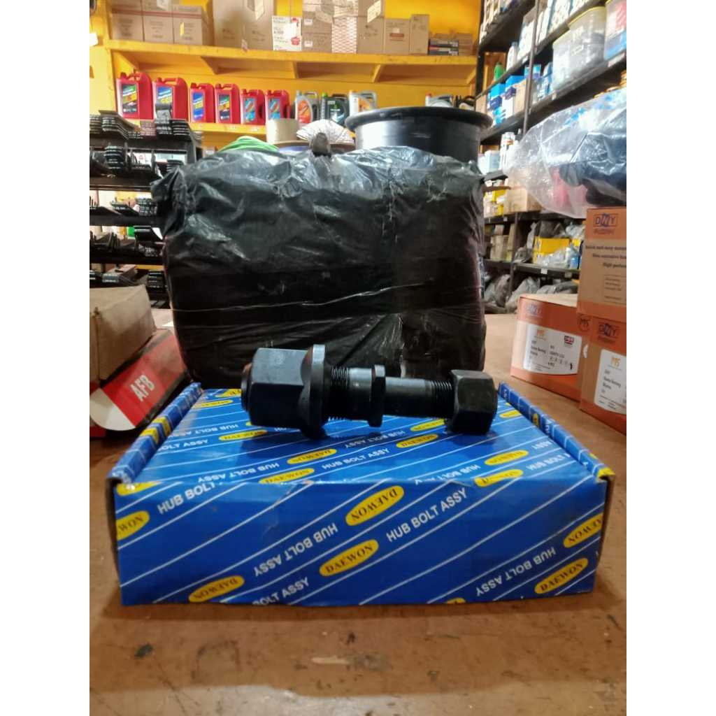 Baut roda belakang Volvo kanan/kiri