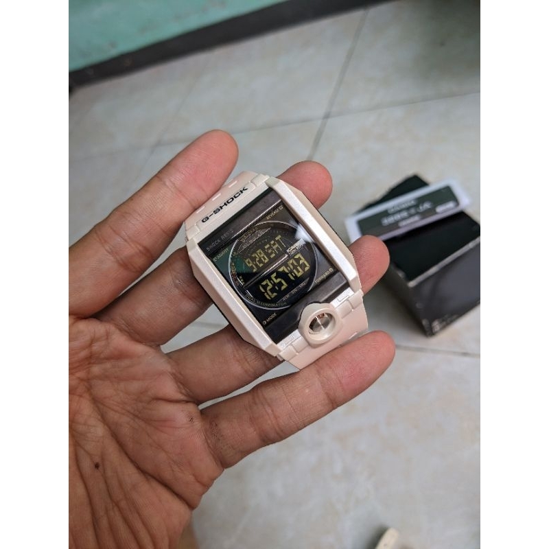Casio G-Shock G8100 G-8100 putih metalik