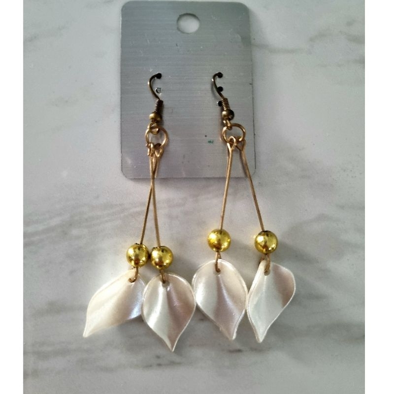 Anting wanita / Anting panjang / Anting tusuk / Anting cantik / Anting motif daun / Preloved