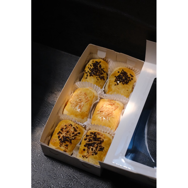 

bolen pisang coklat & keju box of 6