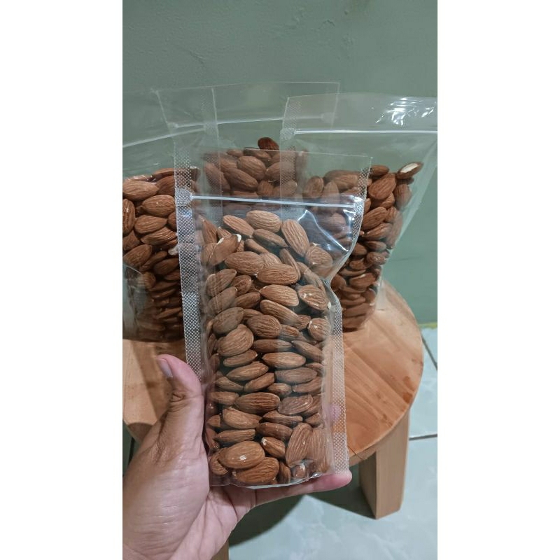 

Almond panggang kualitas premium menyehatkan
