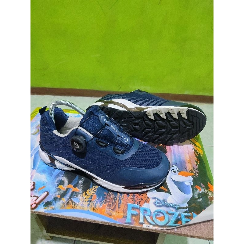 Sepatu casual Rosento size 39