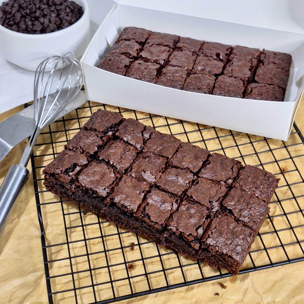 

READY STOCK - Brownies Original Bakebox - Half