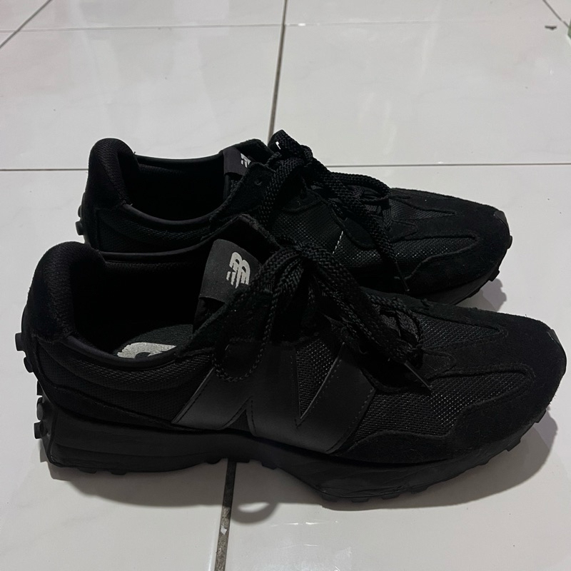 NB 327 full black edition jaminan original