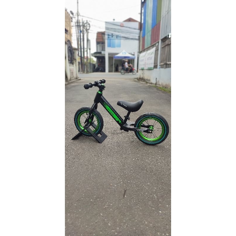 Pushbike Balance Bike Icycle Rocket SE