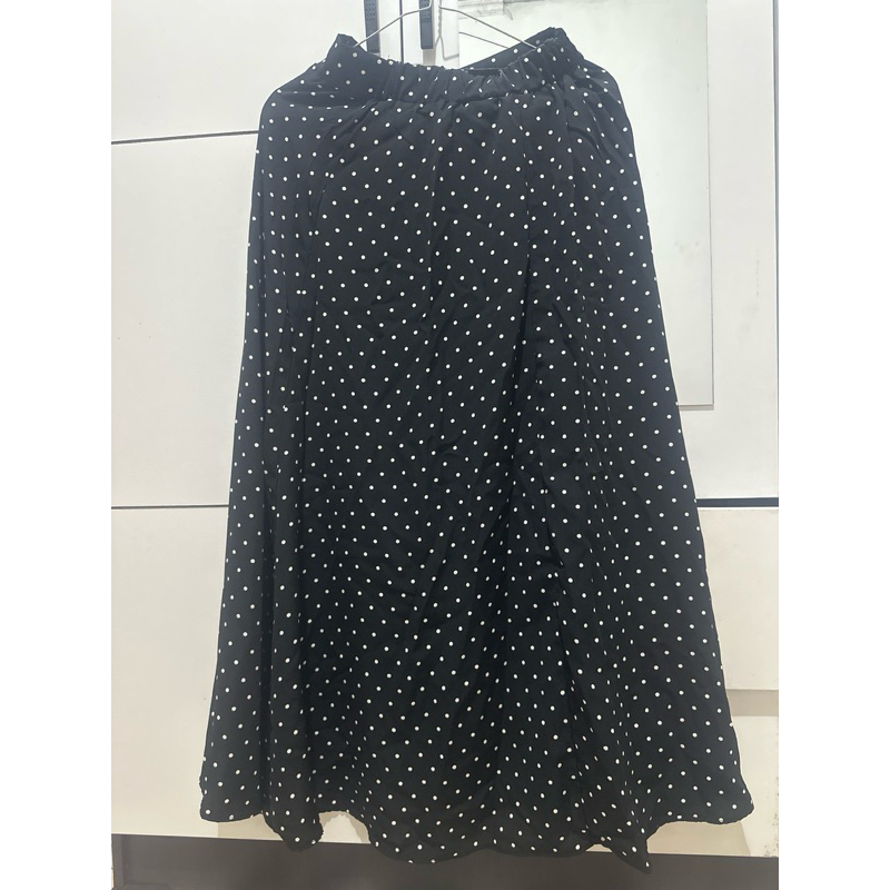 rok polkadot hitam putih