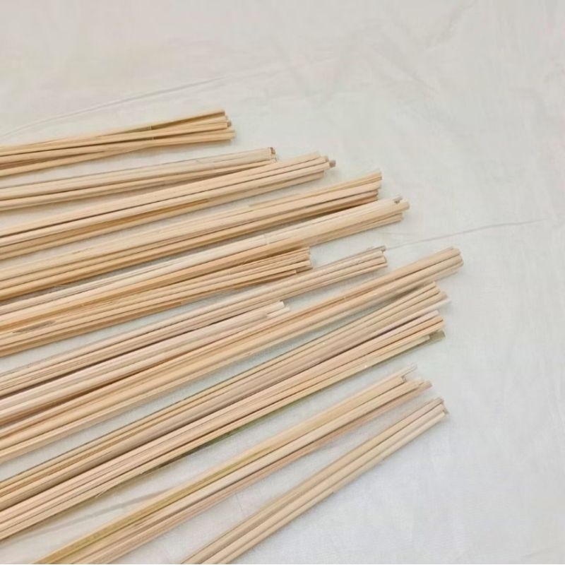 

tusukan bambu lidi buket panjang 30 cm - 40 cm ujung tumpul repack 10 pcs