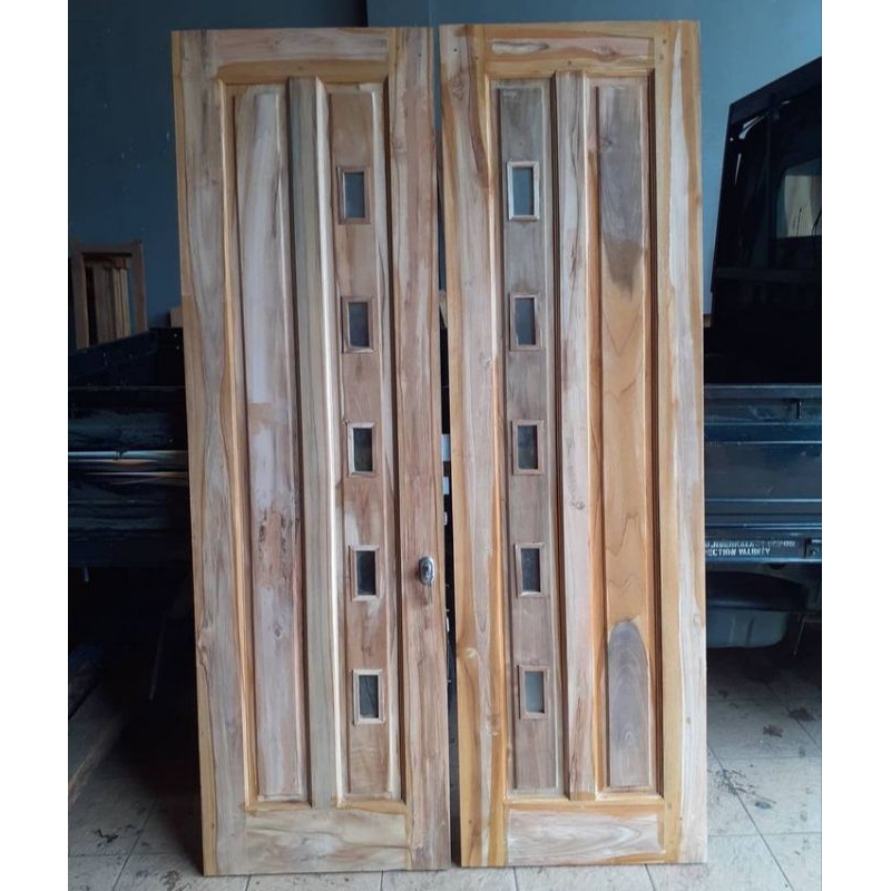 pintu kupu tarung jati