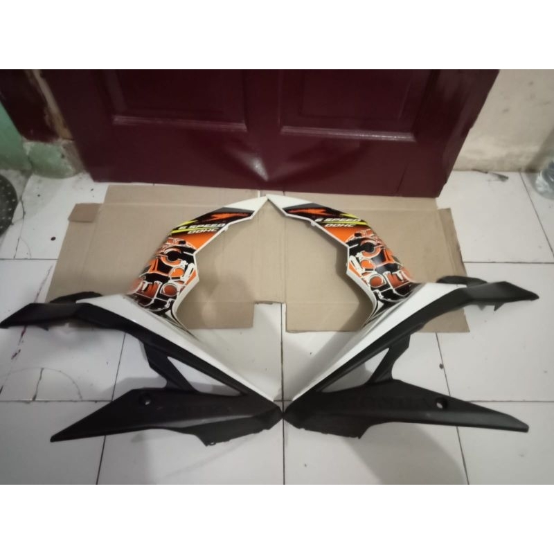 Sayap samping Cover body tutup mesin depan SONIC 150 R LED NEW original copotan tebeng kanan kiri