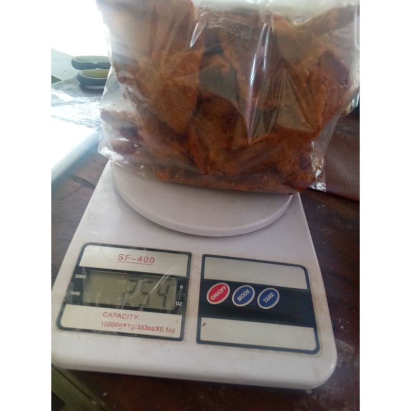 

kulit ayam crispy dengan 2 varian original,pedas daun jeruk ,250 gr