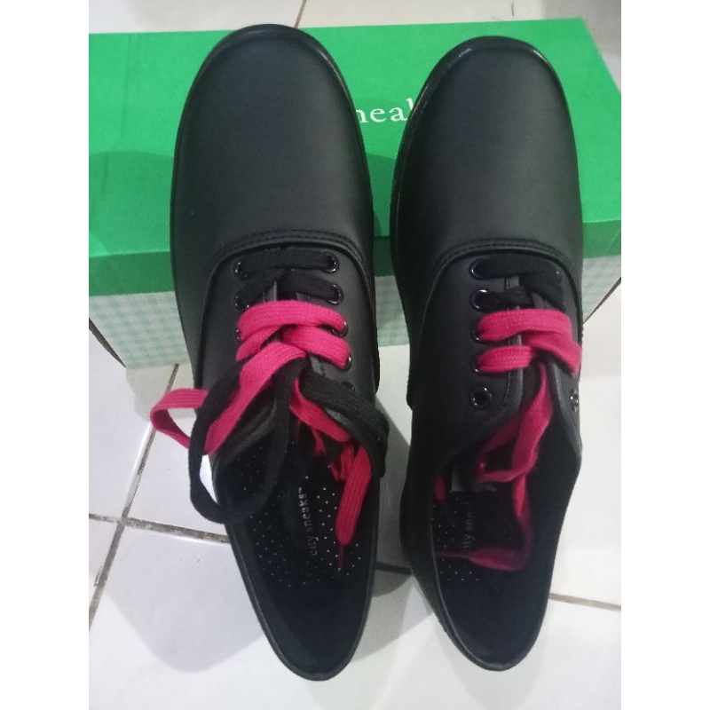 City Sneaks | Payless | Black | Size 10/41.5