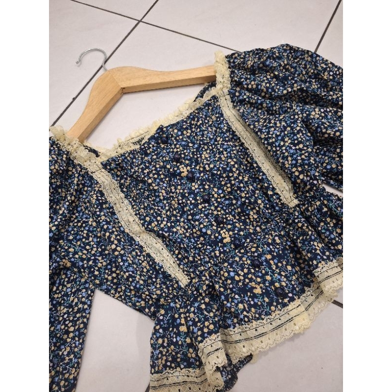 [Thrift/Preloved] Blouse Crop Ruffle Korea Lengan Balon
