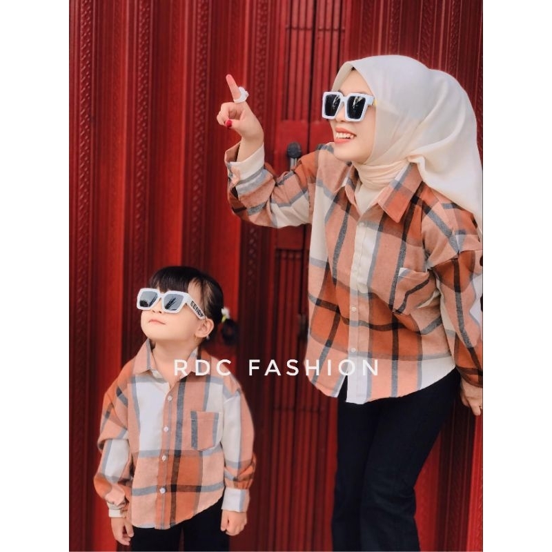 Paket couple atasan kemeja couple IBU DAN ANAK  perempuan 3 tahun dan 10 tahun bahan flanel import m