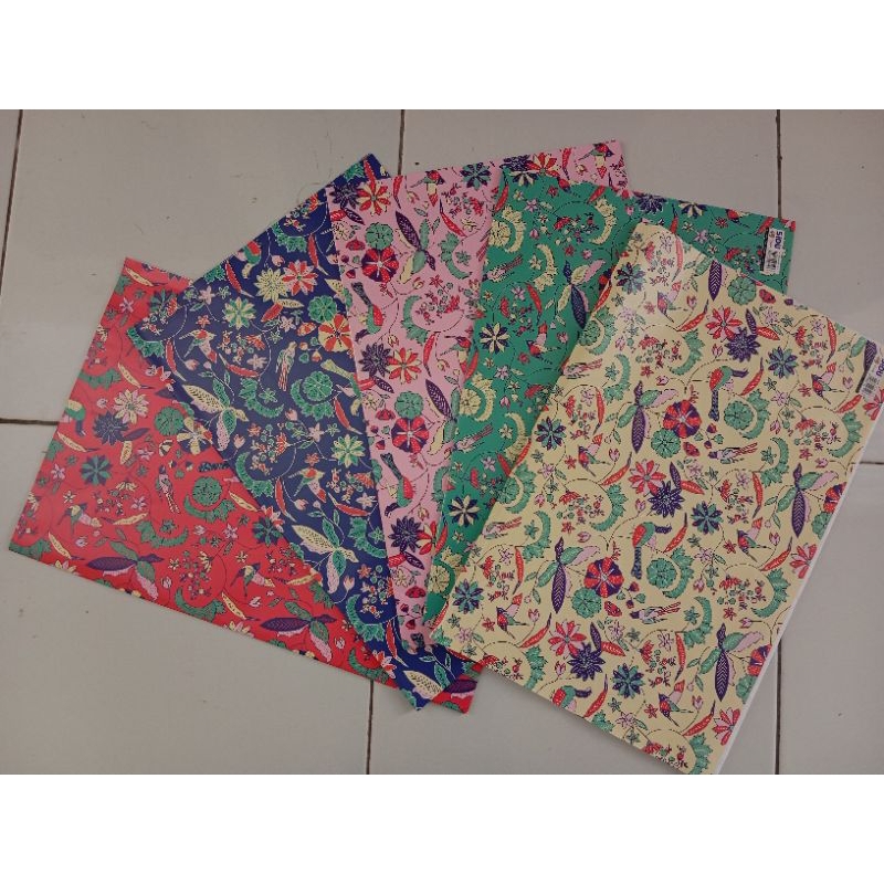 

Kertas Kado Batik Sidu Tebal Kualitas prrmium Kertas Kado Cantik