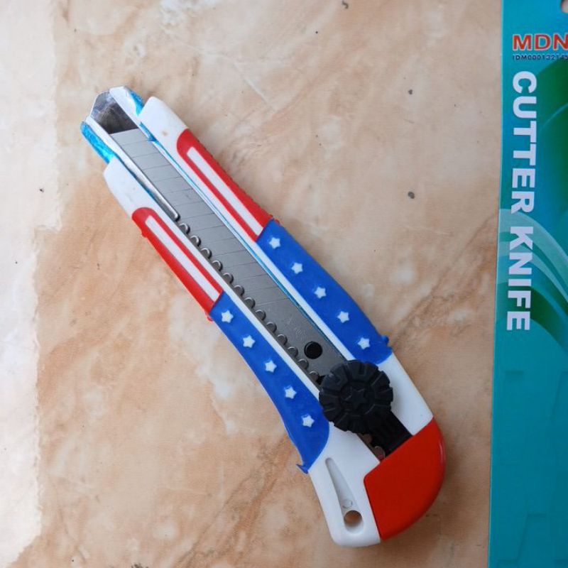 

pisau cutter besar pegangan karet