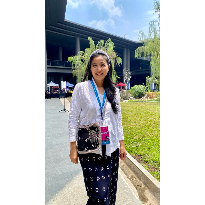 MANUNGGAL Sling Bag Rajut Square