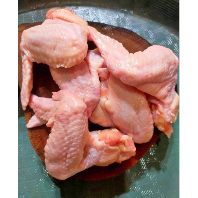 

sayap ayam 1kg Medium isi 11-13 spek Hotel murah berkwalitas Halal.