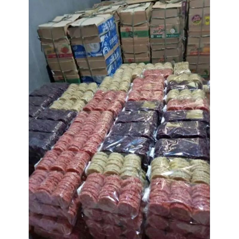 

kerupuk rangginang mentah / kerupuk mentah / rangginang mentah / makanan ringan mentah / rangginang / kerupuk ketan / kerupuk mentah