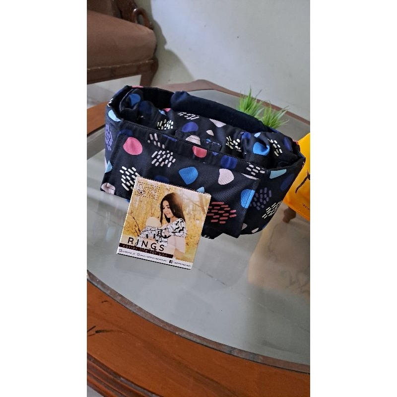 BOOKED - Preloved Gendongan M Shape Olie Miru