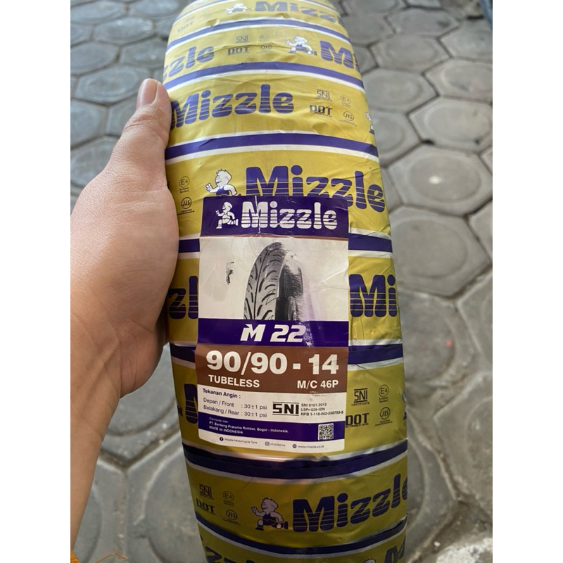 BAN LUAR TUBELESS 9090 RING14 MIZZLE M22