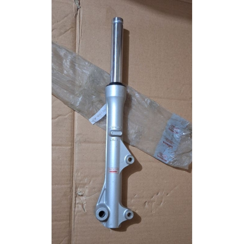 shock depan assy honda revo 110 original ahm honda R kanan bagian cakram