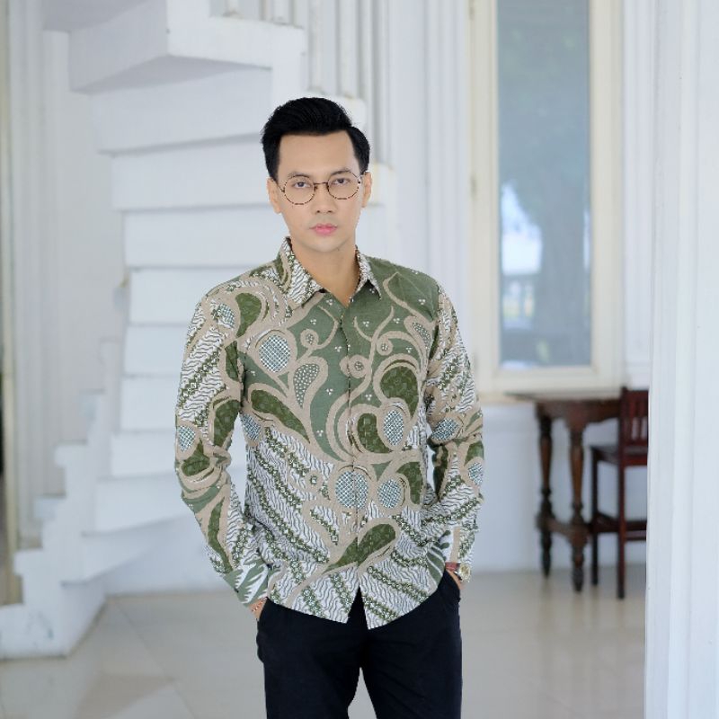 Kemeja Batik Warna Hijau Sage Kemeja Batik Pria Slimfit Lengan Panjang Lapis Furing Motif Gambiran S