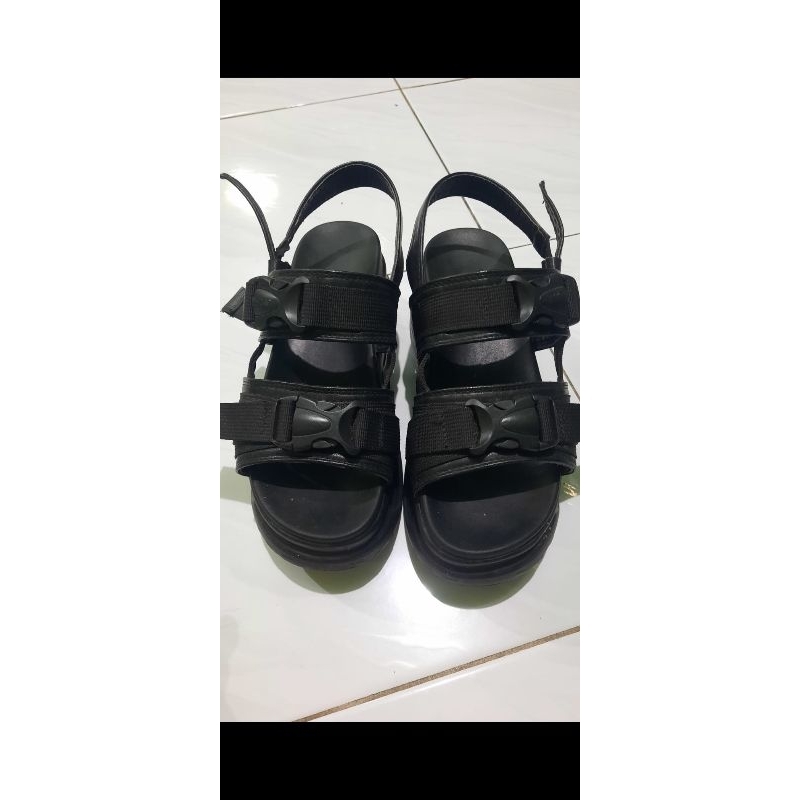 sandal wanita hak tinggi