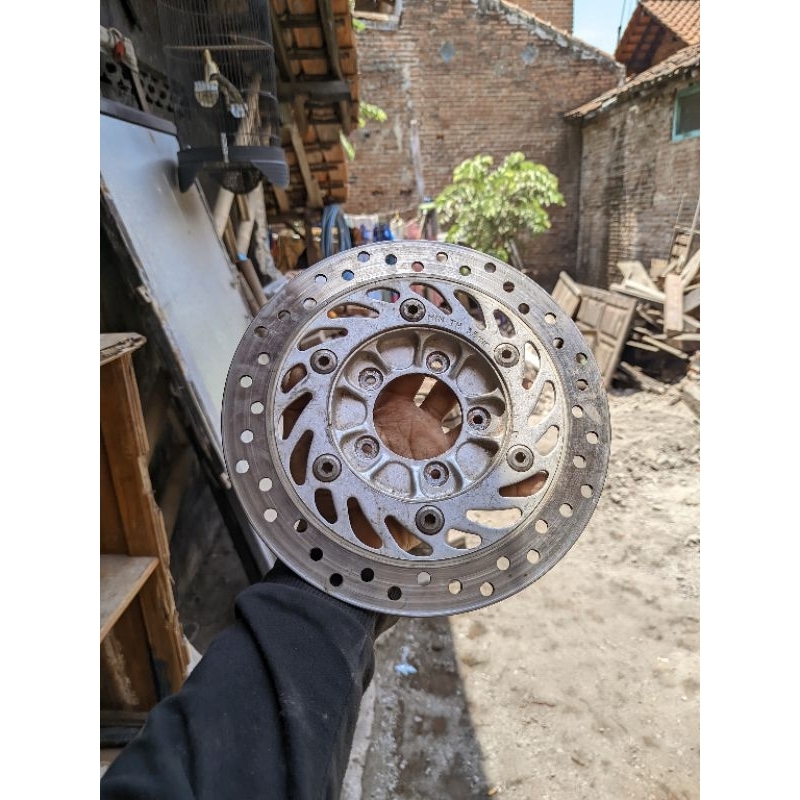 piringan dpn mega pro baut 5