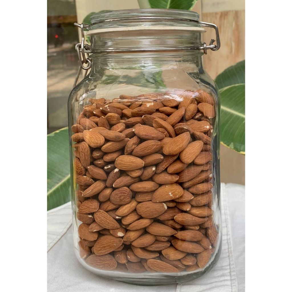 

Almond / Kacang Almond / 100 gr