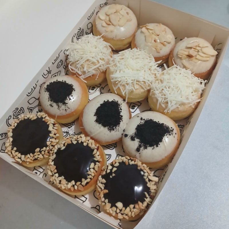 

Donat Glaze Coklat kacang Tiramisu oreo Keju Tiramisu almond